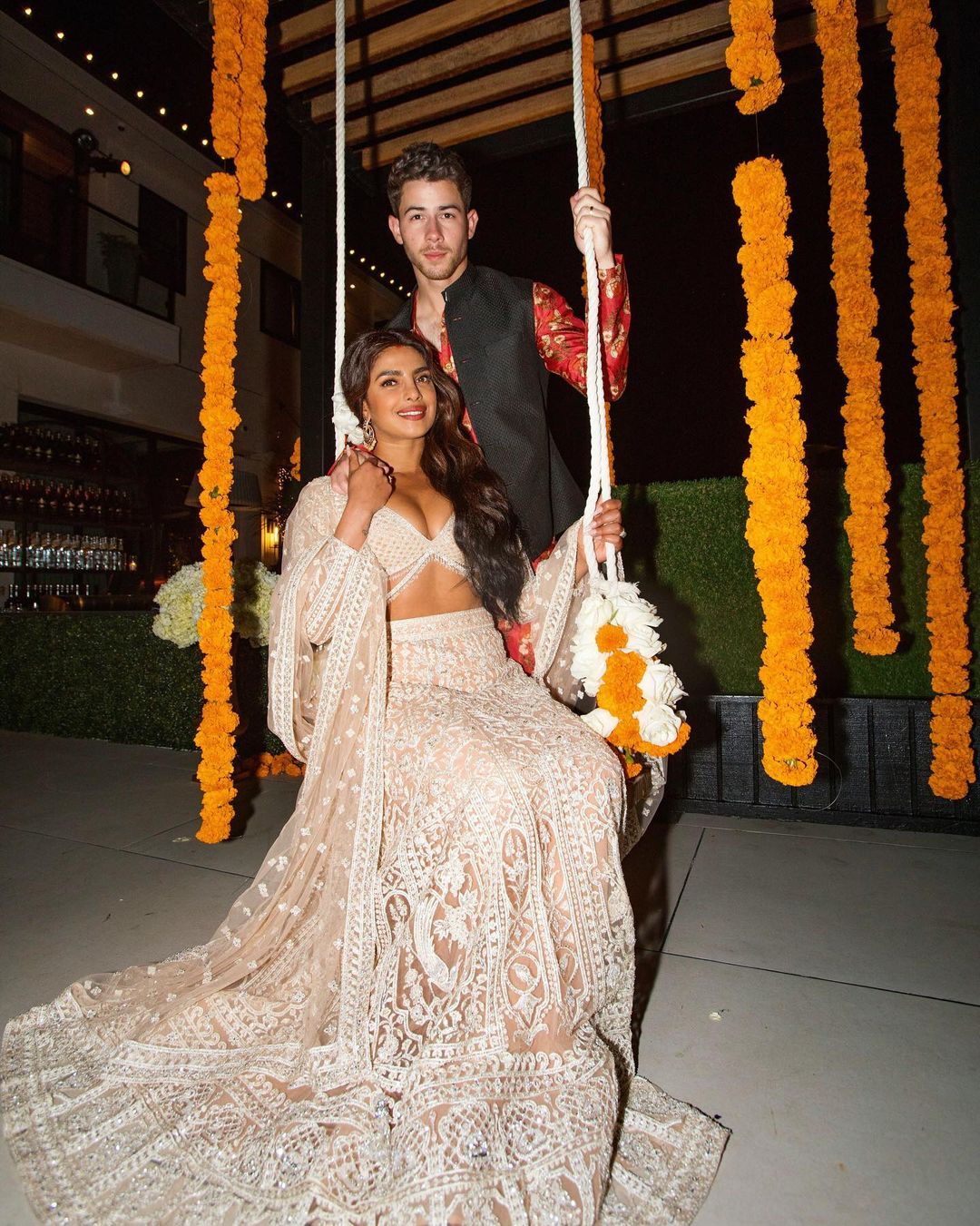 Priyanka Chopra – Nick Jonas wedding: Inside details of the gorgeous wedding  cake and the Sabyasachi lehenga : Bollywood News - Bollywood Hungama