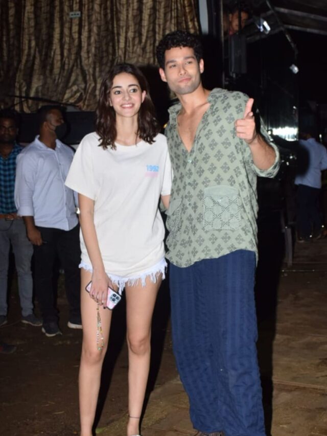 cropped-Ananya-Panday-and-Siddhant-Chaturvedi-were-spotted-together-on-gehraiyaan-shoot-location-gyanivirus-web-stories-3.jpg