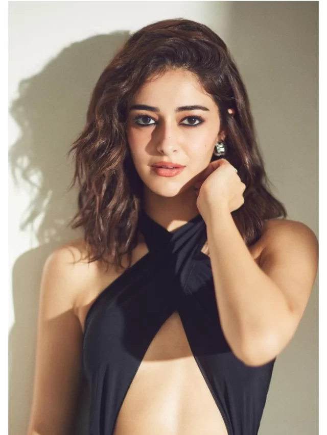 Ananya Pandey की यह अंदाज लोगो को काफी पसंद आई