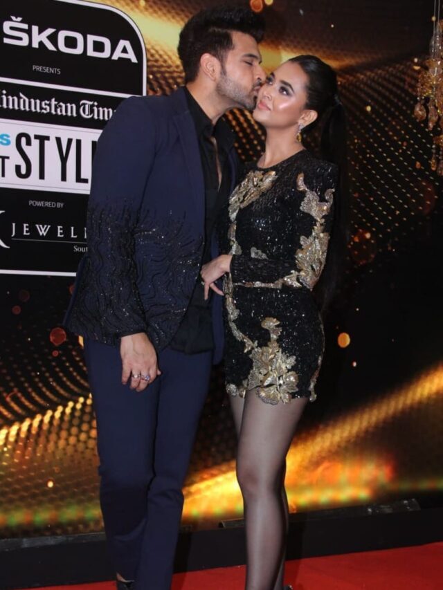 Karan Kundrra ने Tejasswi Prakash को  किया Kiss
